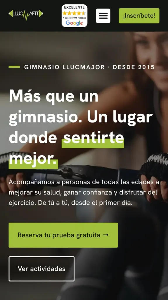 Portada de Llucmafit en el móvil, con el botón ¡Inscríbete! y las valoraciones de Google en la cabecera